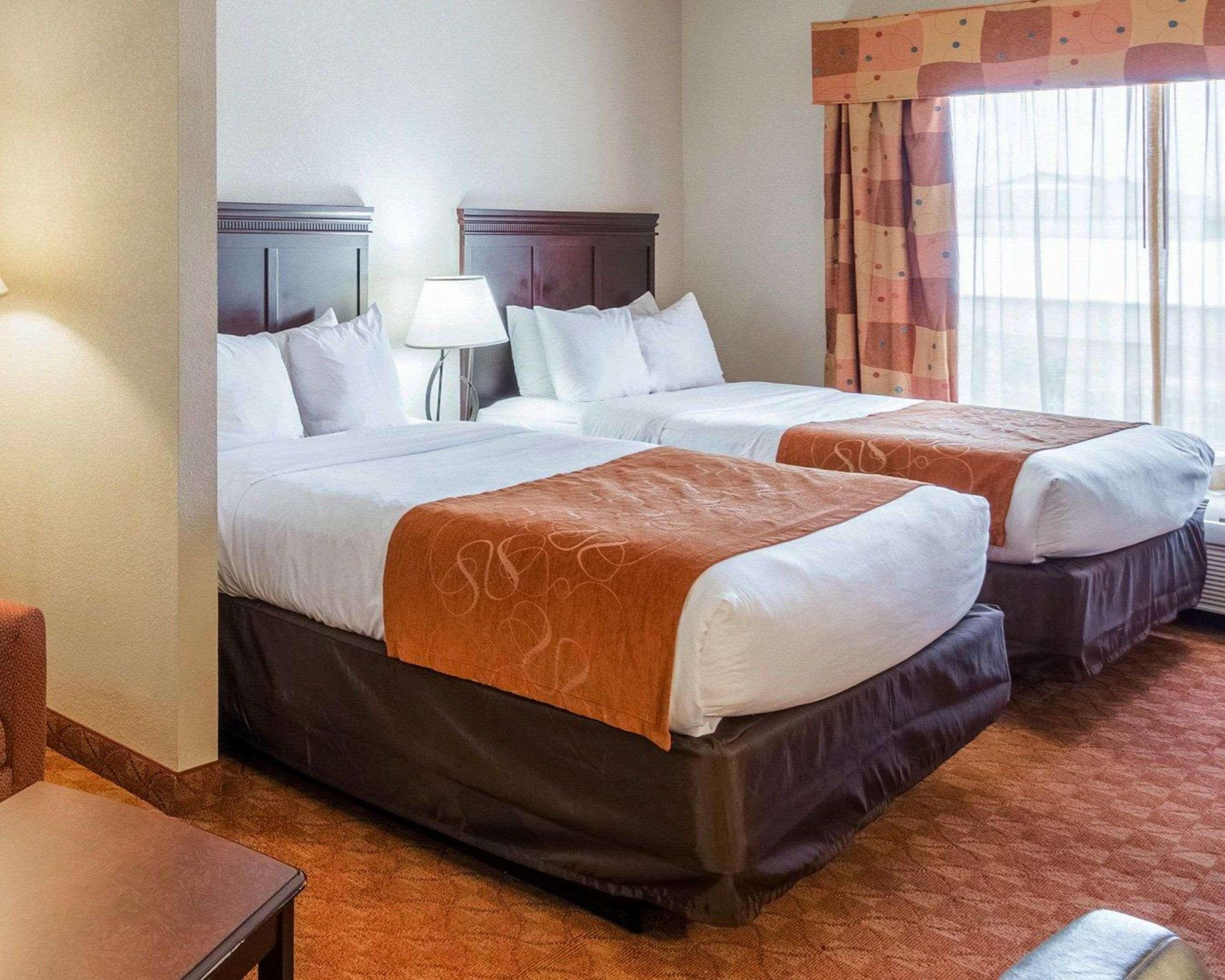 คอมฟอร์ท สวีท Hotel แกรนแบรี ภายนอก รูปภาพ