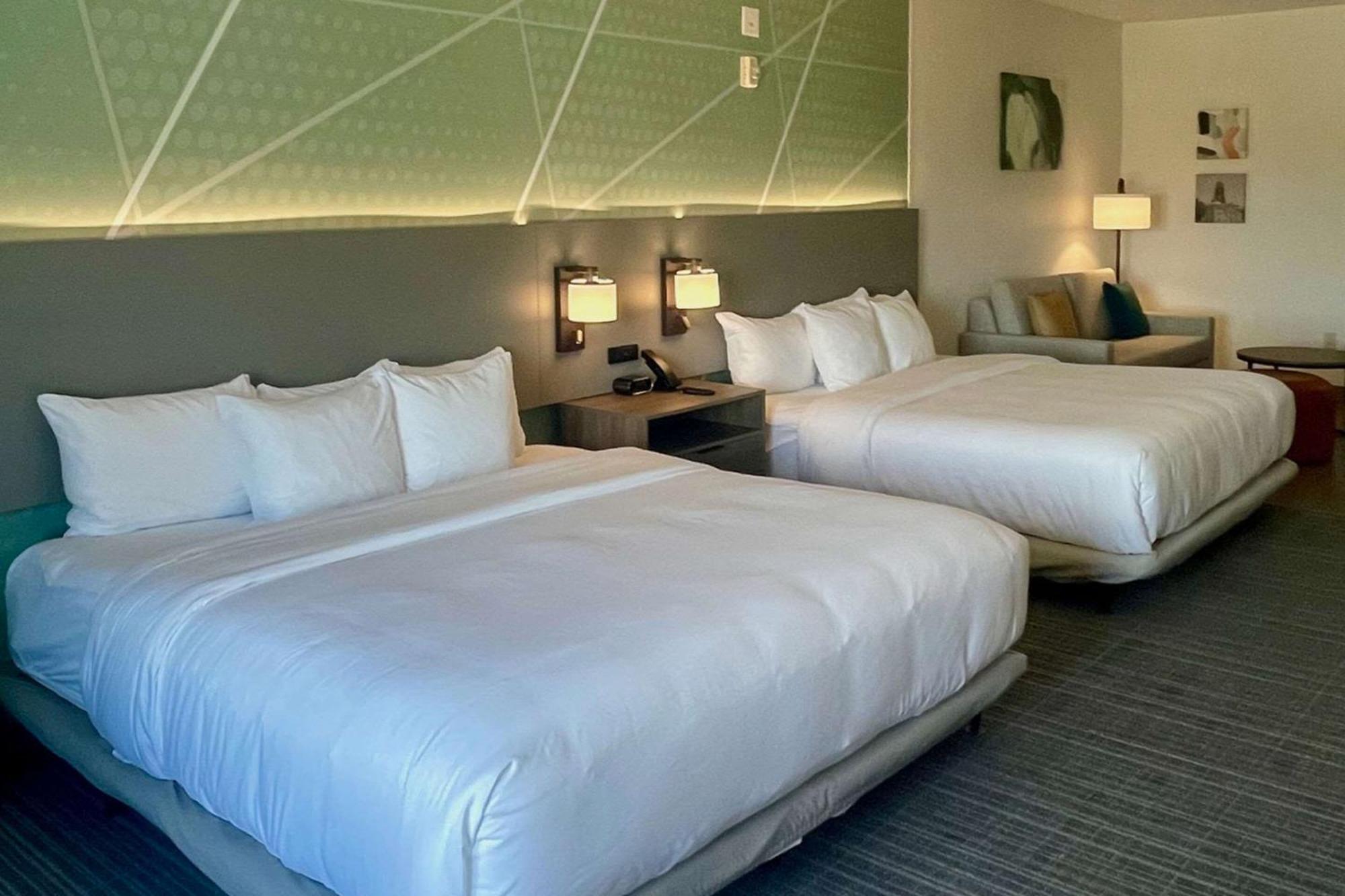 คอมฟอร์ท สวีท Hotel แกรนแบรี ภายนอก รูปภาพ
