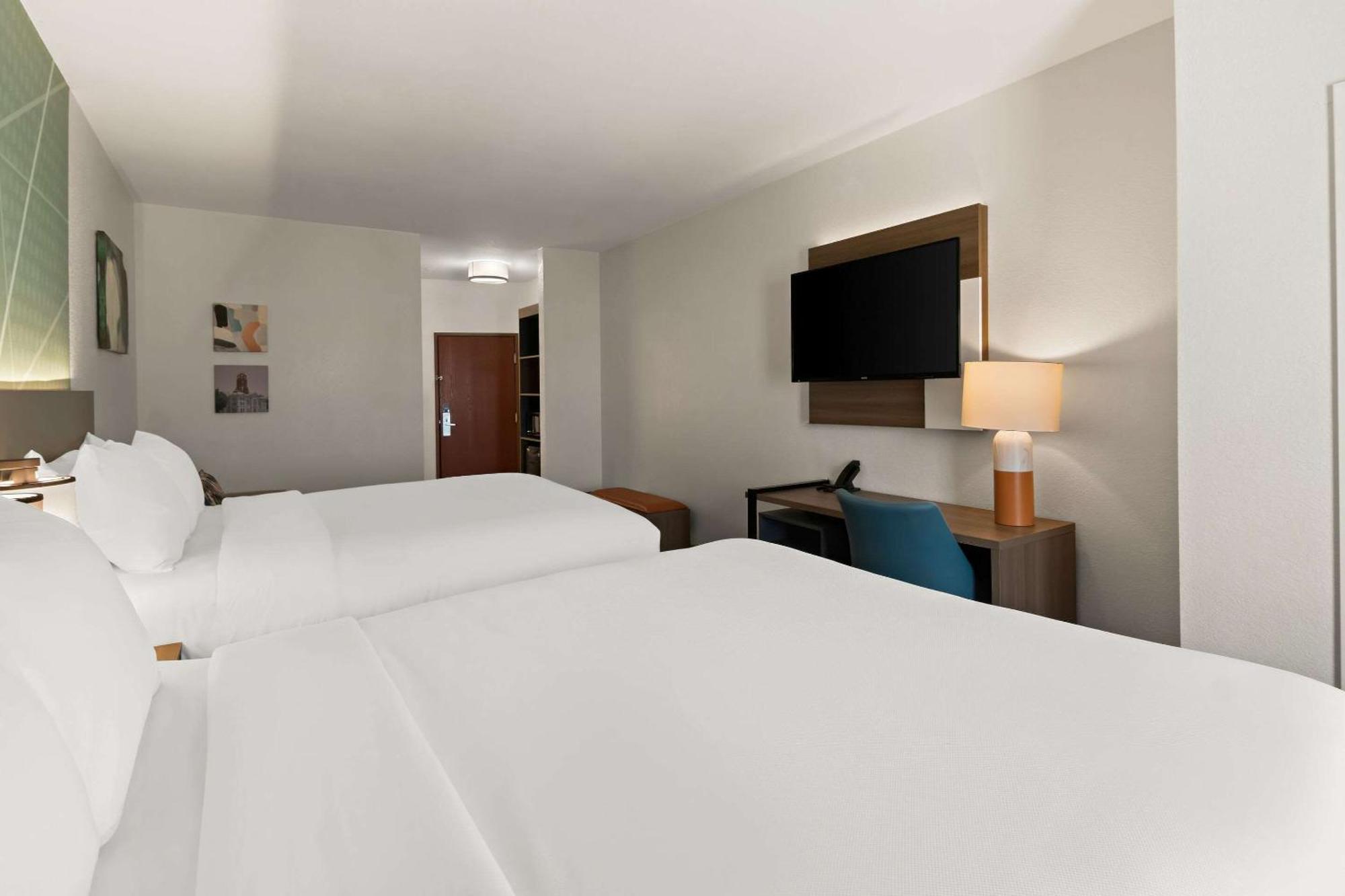 คอมฟอร์ท สวีท Hotel แกรนแบรี ภายนอก รูปภาพ