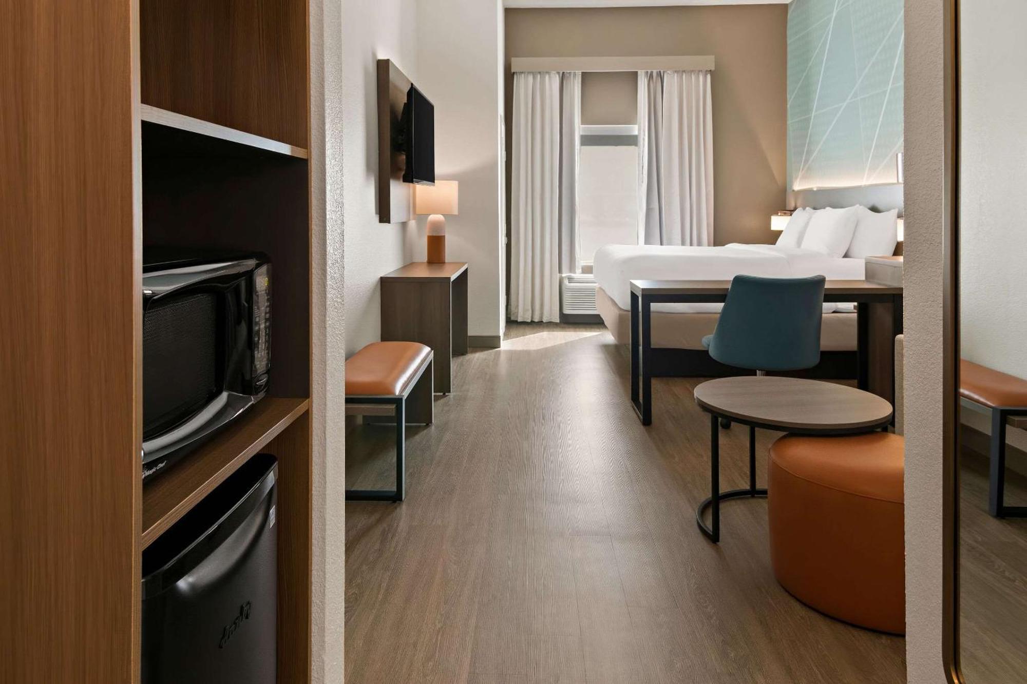 คอมฟอร์ท สวีท Hotel แกรนแบรี ภายนอก รูปภาพ